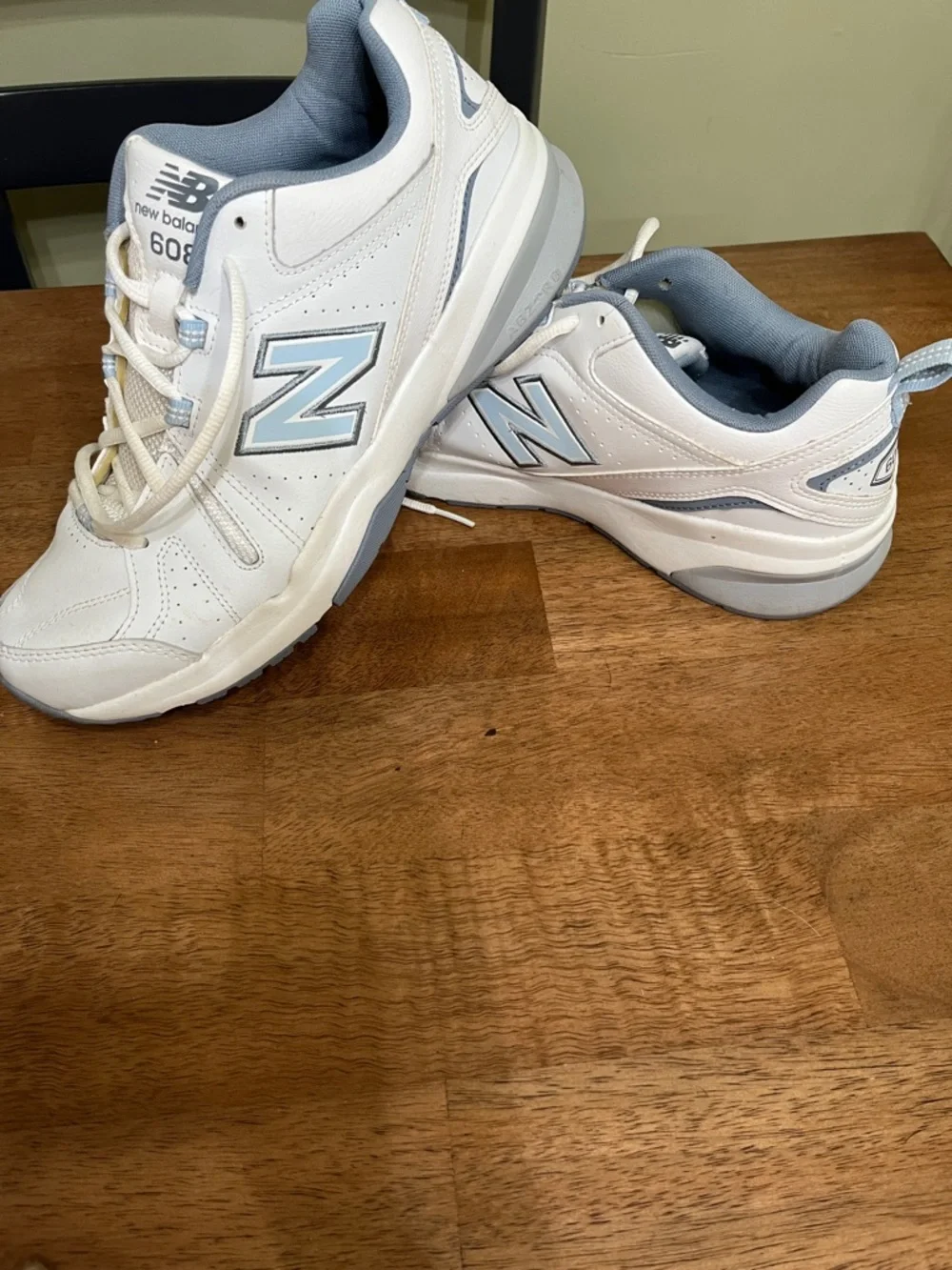 New Balance White and Light Blue Women's Athletic Shoes - Picture 2 of 6
